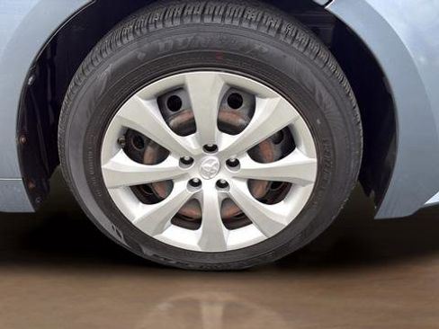 Used 2021 Toyota Corolla LE image 32
