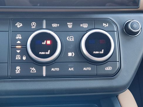 New 2026 Land Rover Defender 110 X-Dynamic SE image 18