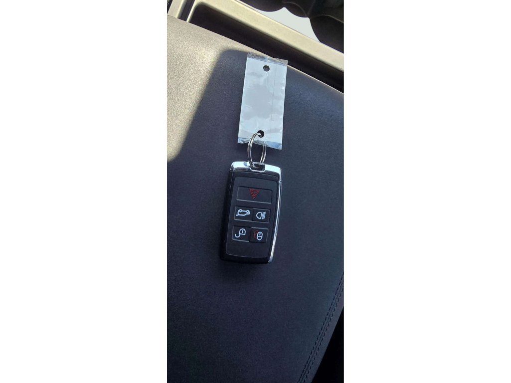 Used 2021 Land Rover Defender 110 X-Dynamic SE AWD/4WD image 14