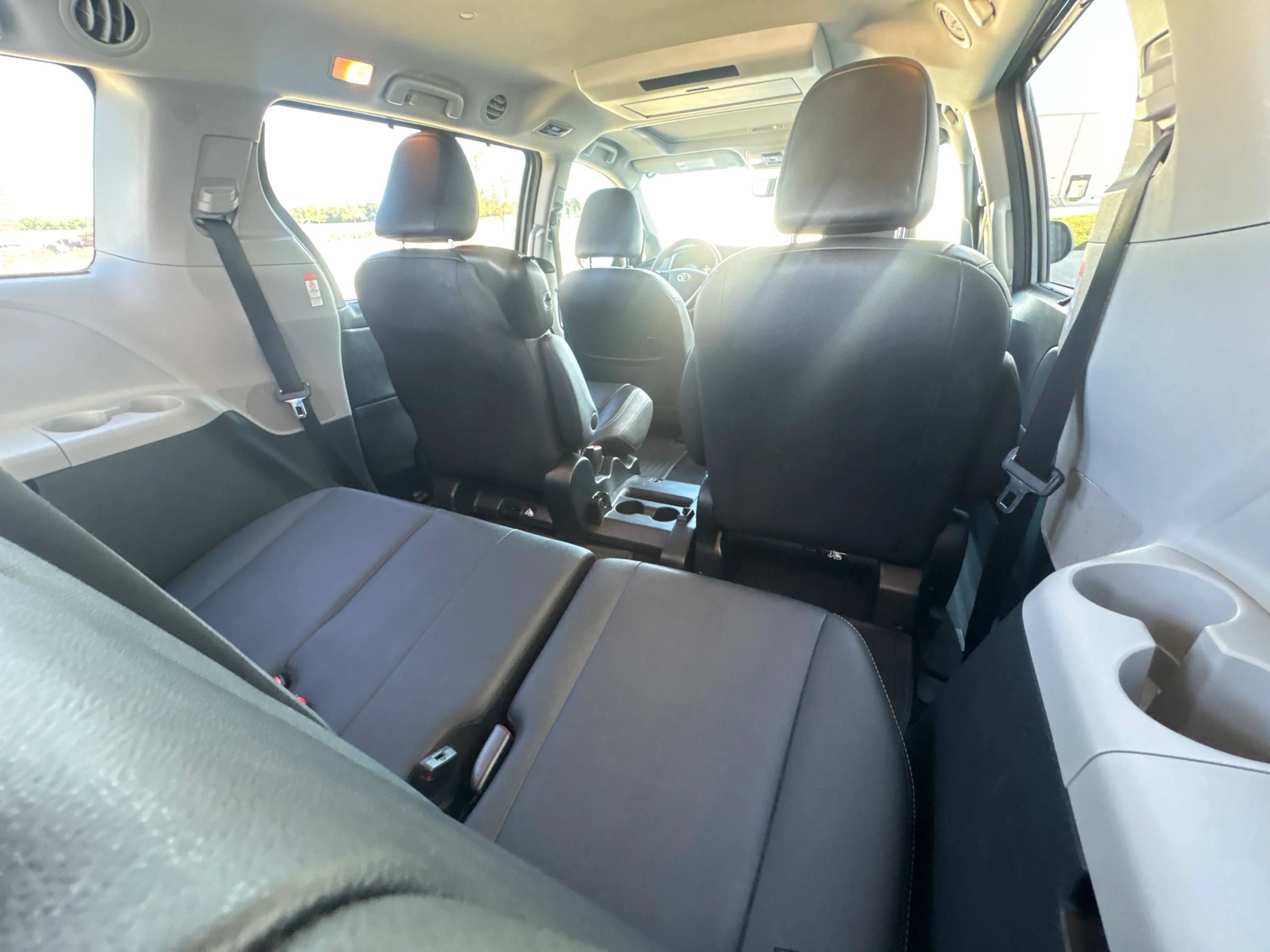 Used 2017 Toyota Sienna SE Premium FWD image 22