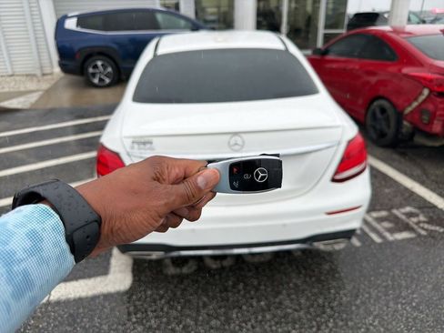 Used 2017 Mercedes-Benz E 300 image 4