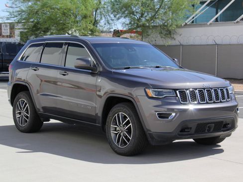 Used 2020 Jeep Grand Cherokee Laredo w/ Quick Order Package 2BN North AWD/4WD image 3