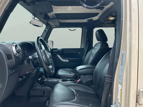 Certified 2016 Jeep Wrangler Unlimited Rubicon w/ Dual Top Group image 10