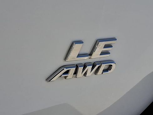 Used 2015 Toyota RAV4 LE w/ Preferred Accessory Package AWD/4WD image 7