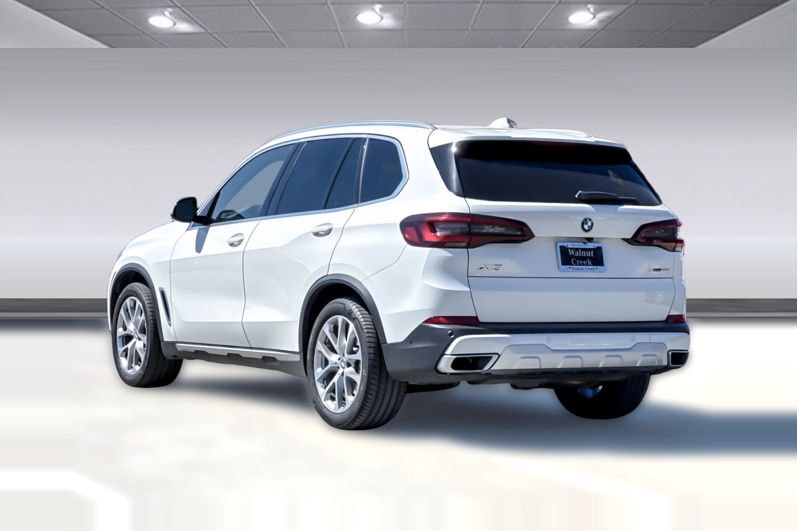 Used 2021 BMW X5 xDrive40i w/ Premium Package 3 AWD/4WD image 3