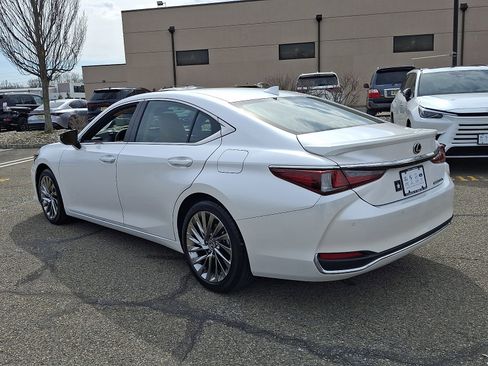 Certified 2025 Lexus ES 300h w/ Technology Package image 4
