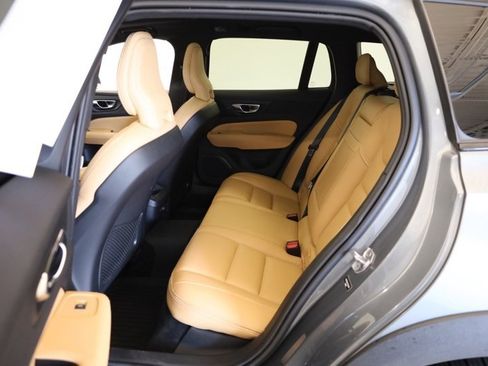 Used 2020 Volvo V60 T5 Cross Country w/ Protection Package Premier image 34