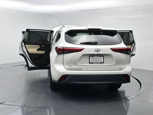 Used 2021 Toyota Highlander XLE FWD image 26
