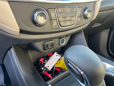 Used 2023 Chevrolet Traverse LS image 25