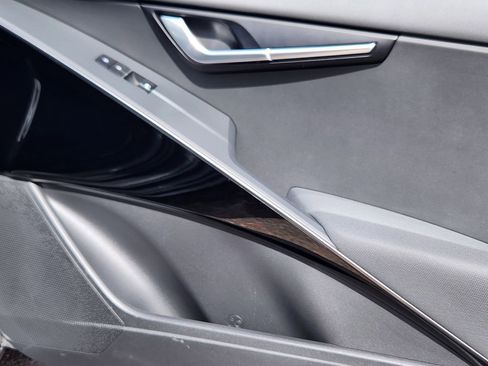 Certified 2024 Kia Niro EX image 19