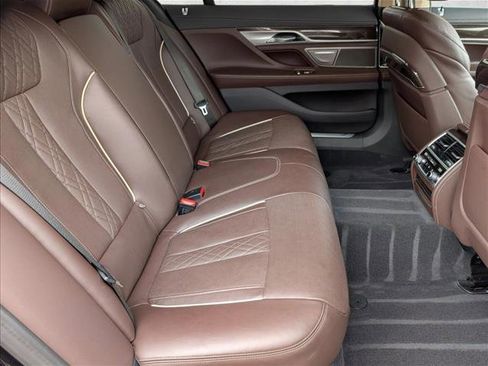 Certified 2022 BMW 750i xDrive image 22