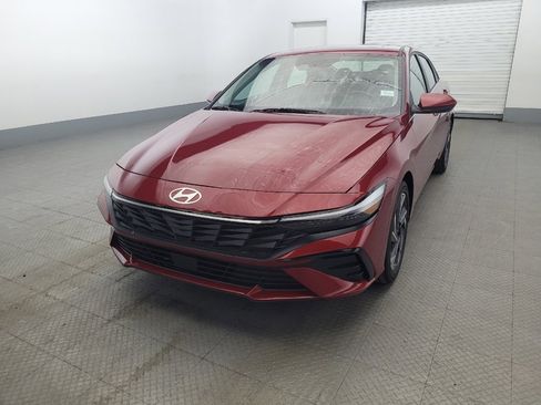 Used 2025 Hyundai Elantra SEL FWD image 15