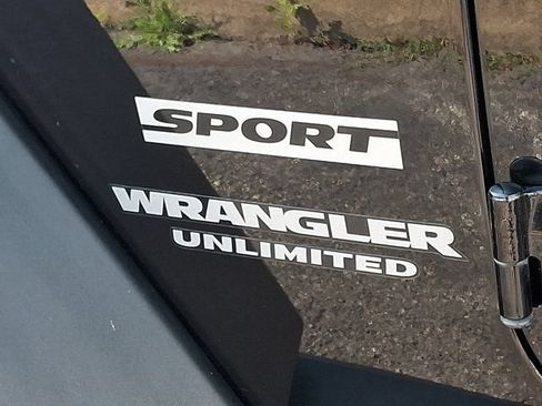 Used 2015 Jeep Wrangler Unlimited Sport w/ Quick Order Package 24S AWD/4WD image 32