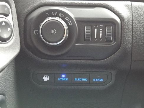 Used 2021 Jeep Wrangler Unlimited Sahara image 16