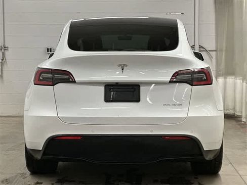 Used 2021 Tesla Model Y Long Range image 4