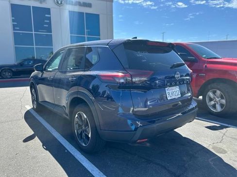 Used 2024 Nissan Rogue SV FWD image 4