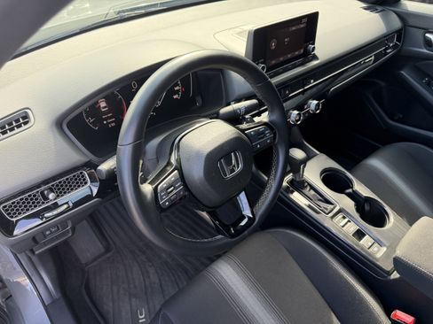 Used 2025 Honda Civic Sport image 4