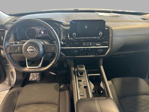 Used 2025 Nissan Pathfinder SV FWD image 32