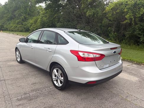 Used 2014 Ford Focus SE w/ SE Winter Package FWD image 4