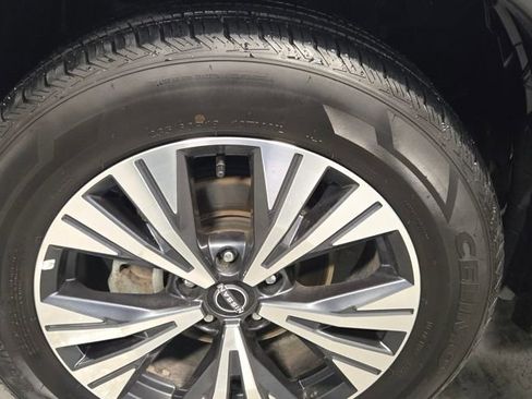 Used 2023 Nissan Rogue SV image 42