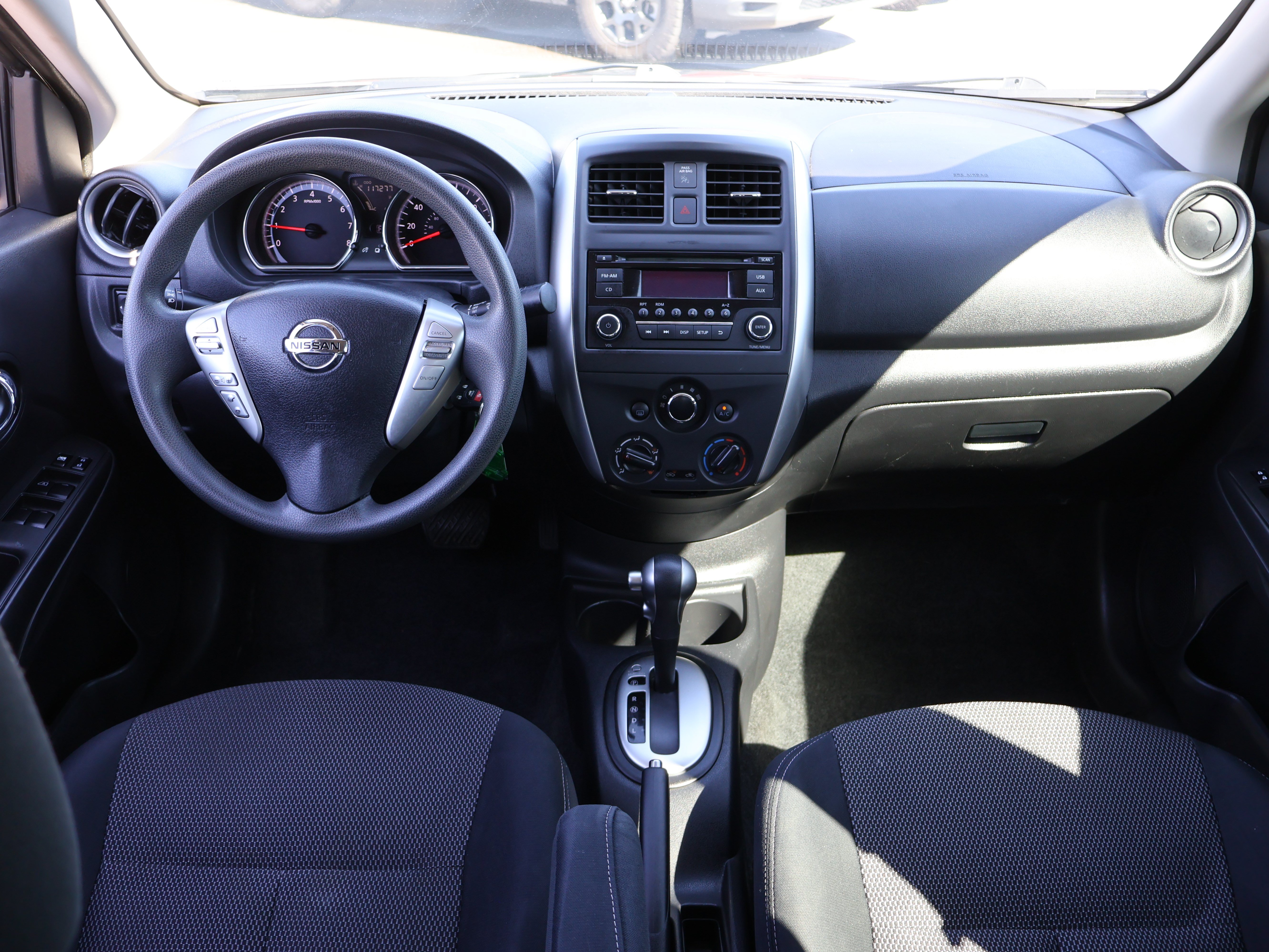 Used 2015 Nissan Versa SV FWD image 14
