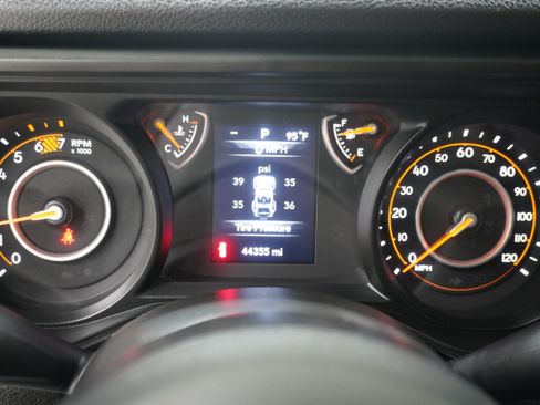 Used 2024 Jeep Wrangler Unlimited Sport AWD/4WD image 18