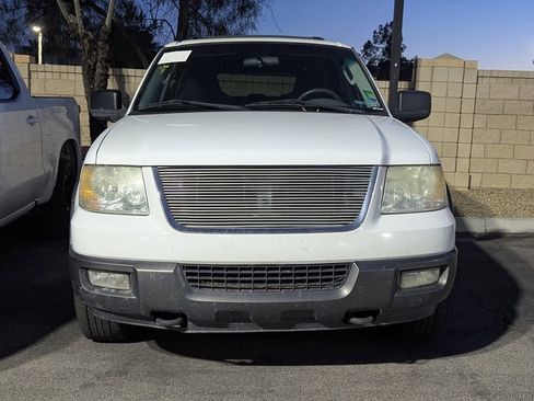 Used 2004 Ford Expedition XLT image 2