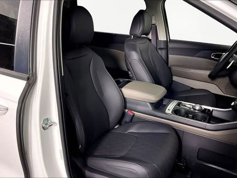 New 2026 Kia Carnival EX FWD image 11