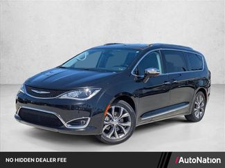Used 2017 Chrysler Pacifica Limited FWD video 1