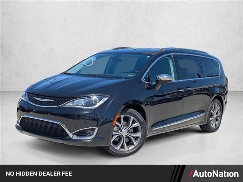 Used 2017 Chrysler Pacifica Limited FWD image 1