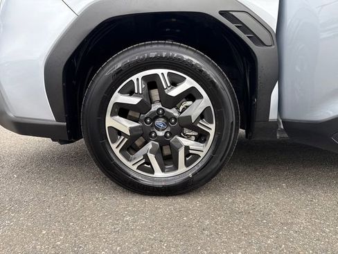 Used 2025 Subaru Forester Premium AWD/4WD image 27