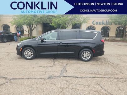 Used 2023 Chrysler Pacifica Touring-L