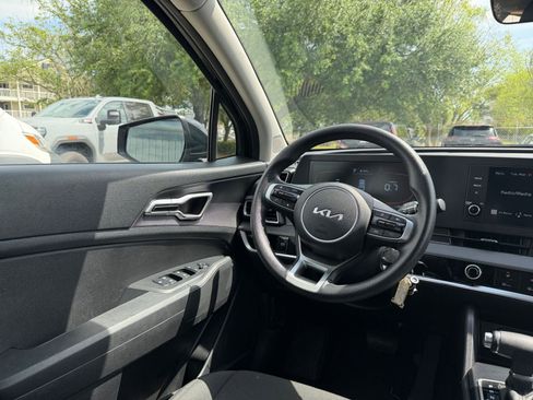 Used 2025 Kia Sportage LX image 33