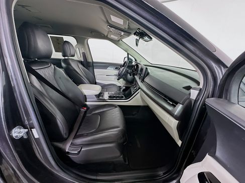 Used 2024 Kia Carnival LX image 30