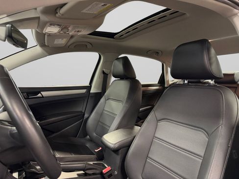 Used 2022 Volkswagen Passat 2.0T SE FWD image 34