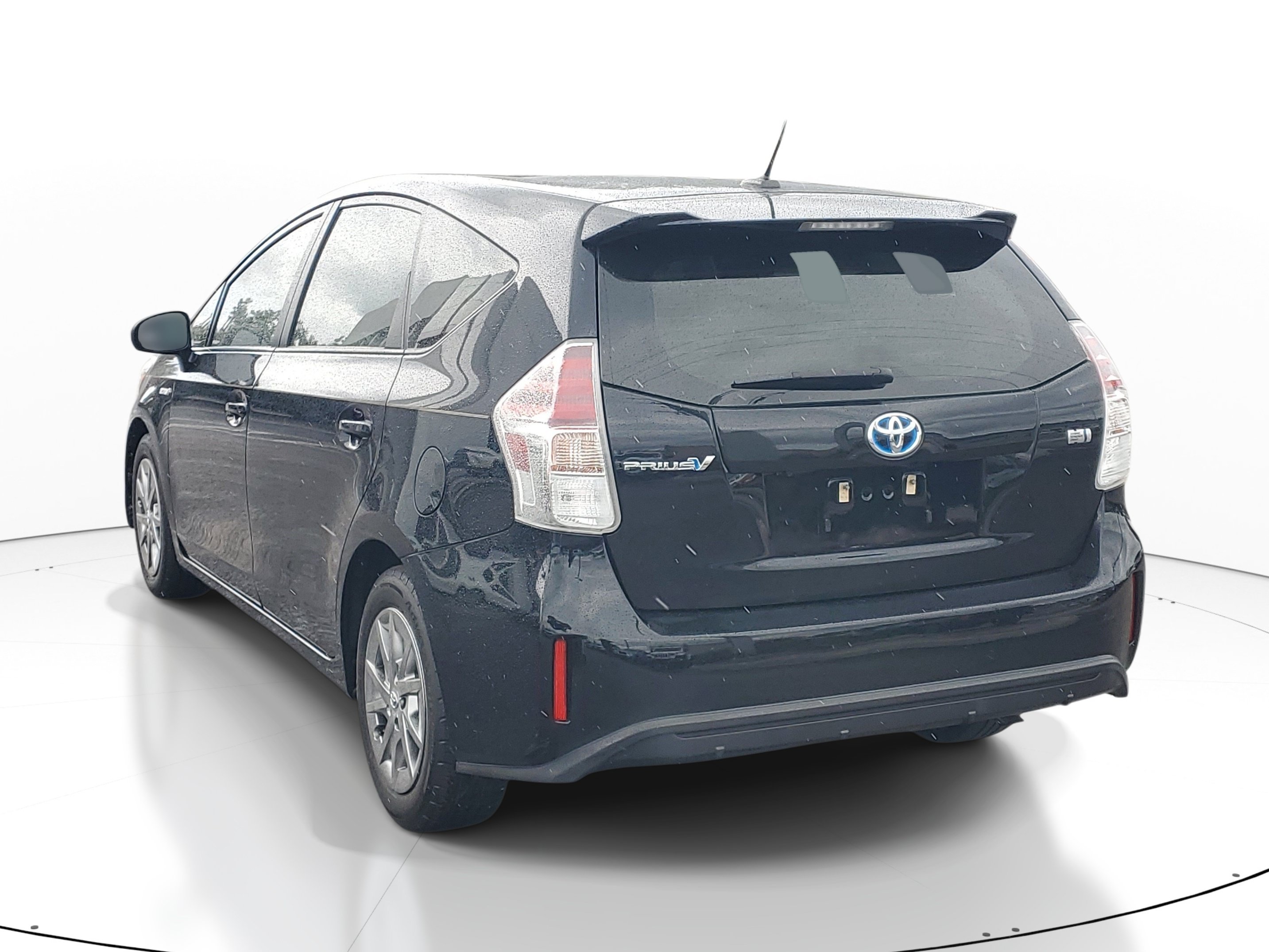 Used 2017 Toyota Prius V Four FWD image 4