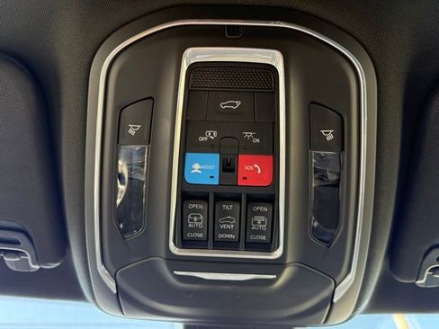 Used 2022 Jeep Wagoneer Series III w/ Premium Group I image 32