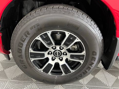 Used 2024 Nissan Titan SV w/ SV Convenience Package RWD image 12