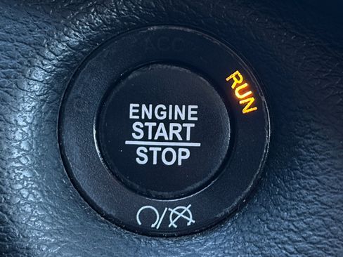 Used 2018 Jeep Cherokee Limited image 23