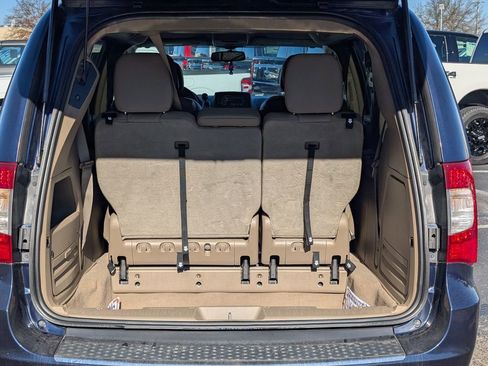 Used 2016 Chrysler Town & Country Touring image 7