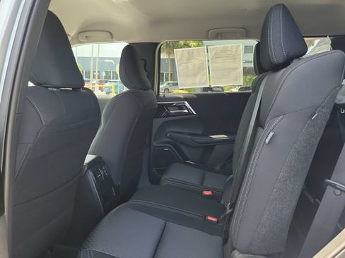 Used 2026 Mitsubishi Outlander ES FWD image 10
