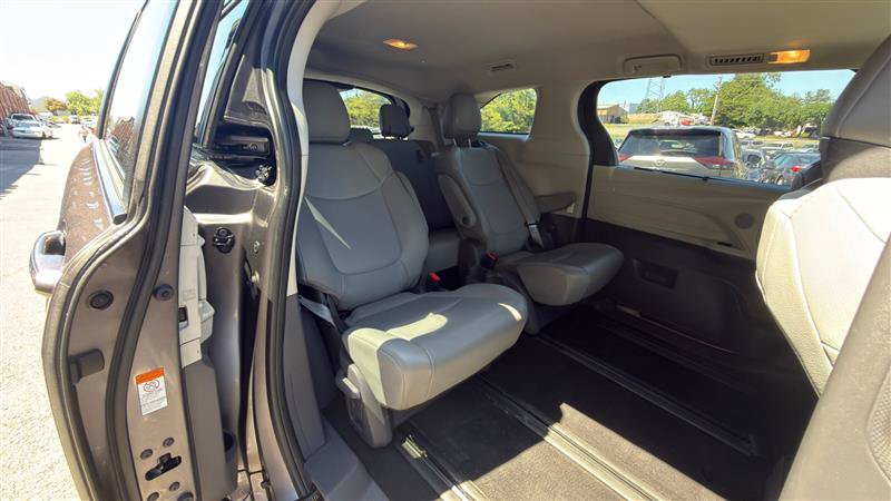 Used 2021 Toyota Sienna XLE AWD/4WD image 18