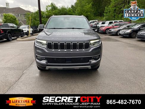 Used 2023 Jeep Wagoneer L Series III w/ Premium Group I AWD/4WD image 2