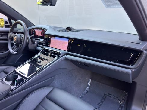 Used 2025 Porsche Panamera image 14