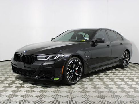Used 2023 BMW 530e w/ M Sport Package image 3