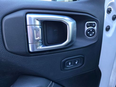 Used 2023 Jeep Gladiator Overland image 23