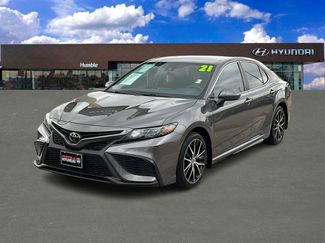 Used 2021 Toyota Camry SE video 1