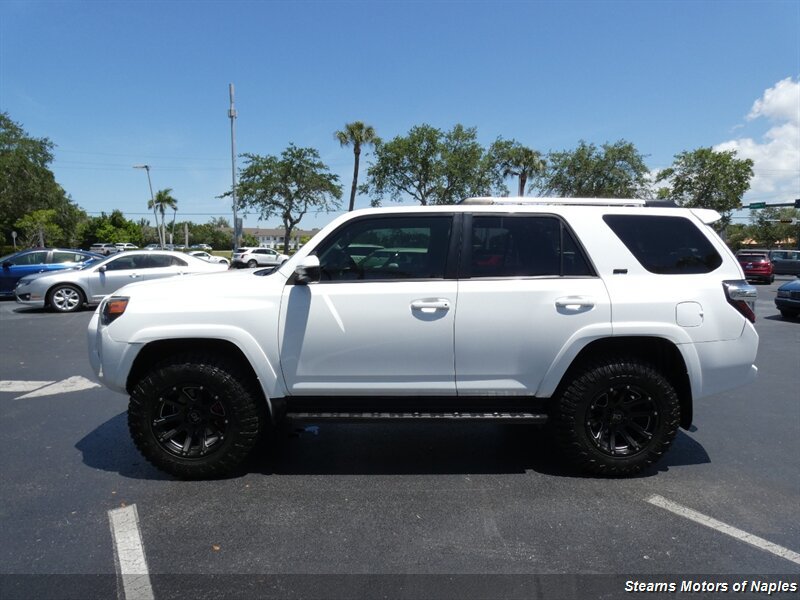 Used 2020 Toyota 4Runner SR5 AWD/4WD image 10