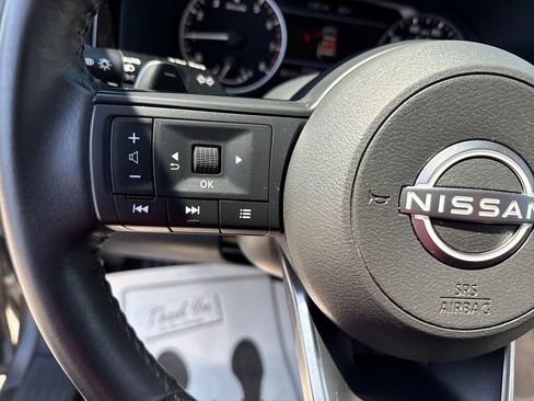 Used 2025 Nissan Pathfinder SV FWD image 20