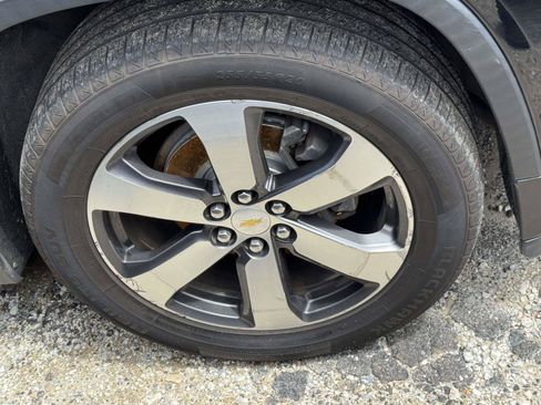 Used 2019 Chevrolet Traverse LT w/ LT Premium Package AWD/4WD image 5